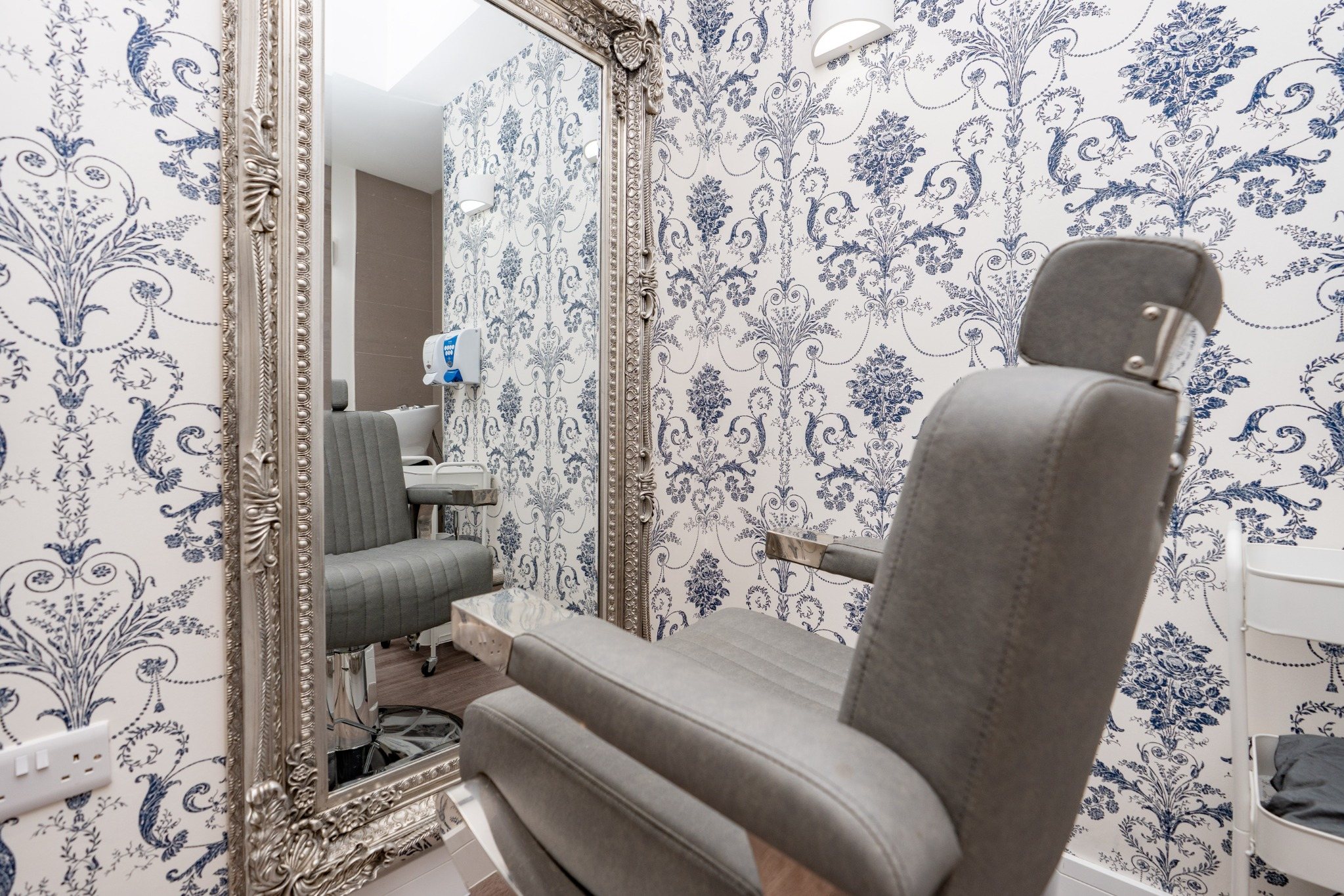 Oak View Care Home - Salon Mirror